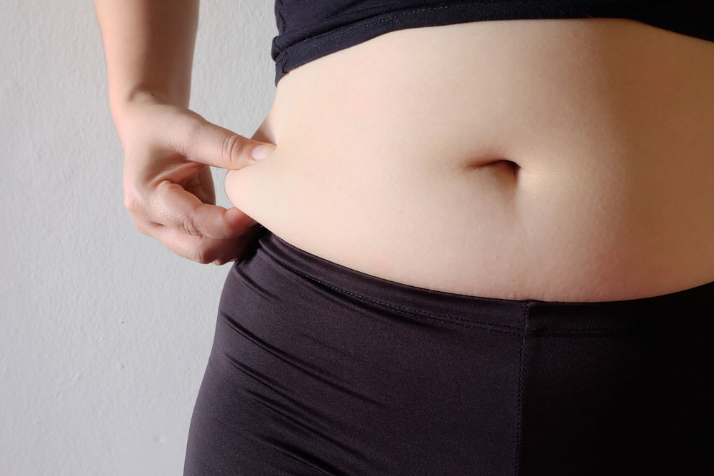 A women showing her belly fat