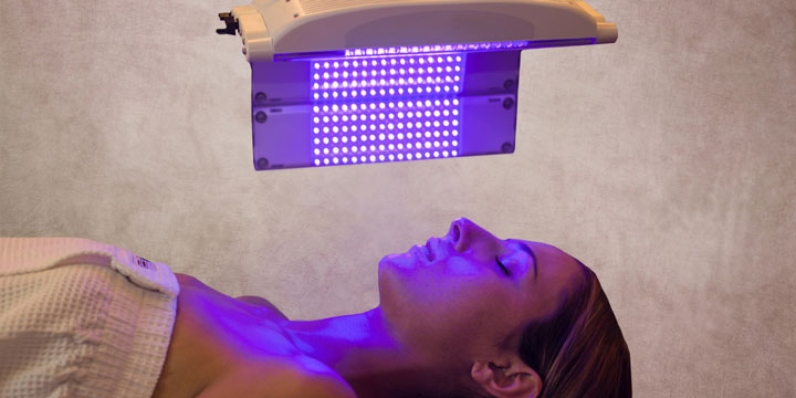woman receiving LED therapy treatment